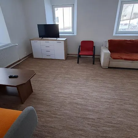 Apartmán V Okolí Okoře, Nedaleko Prahy A Letiště *