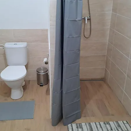 V Okolí Okoře, Nedaleko Prahy A Letiště Apartmán