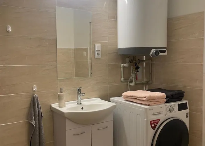 V Okolí Okoře, Nedaleko Prahy A Letiště *